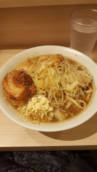 「ラーメン　麺500 ヤサイ ニンニク アブラ」@麺屋 味方の写真