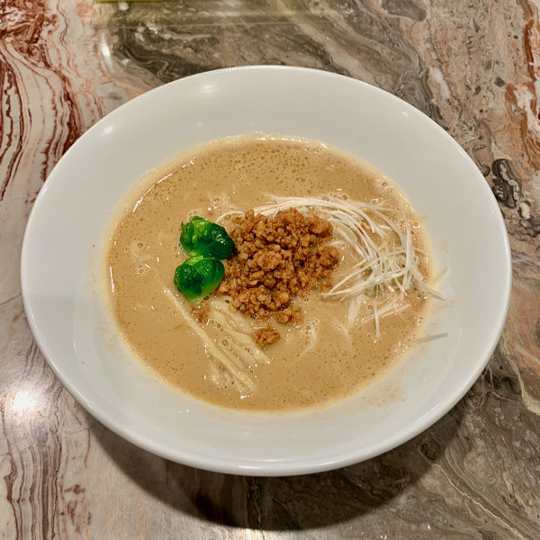 鶏ラーメンノルマンディ・海老担々ブルターニュ（写真）・アキテーヌの彼・スイーツ