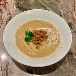 鶏ラーメンノルマンディ・海老担々ブルターニュ（写真）・アキテーヌの彼・スイーツ