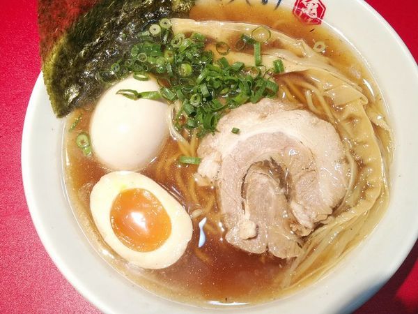 「醤油らーめん＋味玉」@濃厚タンメン かめしげの写真