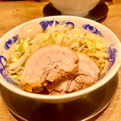 豚玉ラーメン並(ニンニク増し)¥880