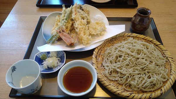 「生粉うちせいろ大+天麩羅盛合せ+出汁巻き玉子」@蕎麦切り わたなべの写真