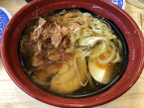 「7種の魚介追いかつお醤油ラーメン」@無添くら寿司 川崎宿河原店の写真