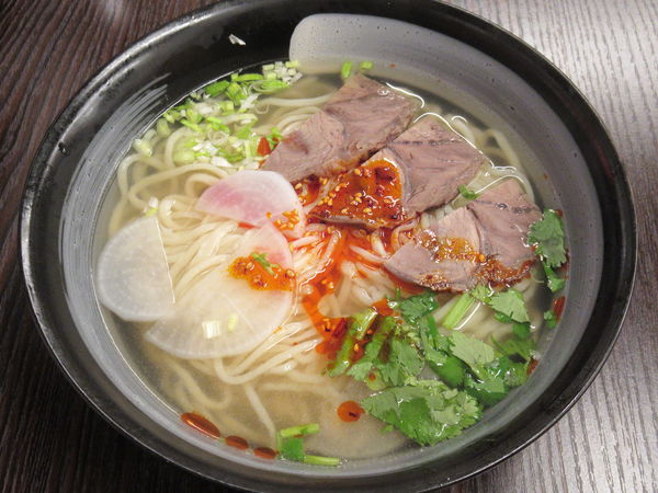 「蘭州牛肉麺（880円）」@華藤蘭州牛肉麺の写真