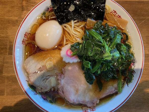 「生姜醤油ラーメン味玉 850円（ほうれん草+100円）」@五代目むじゃきの写真