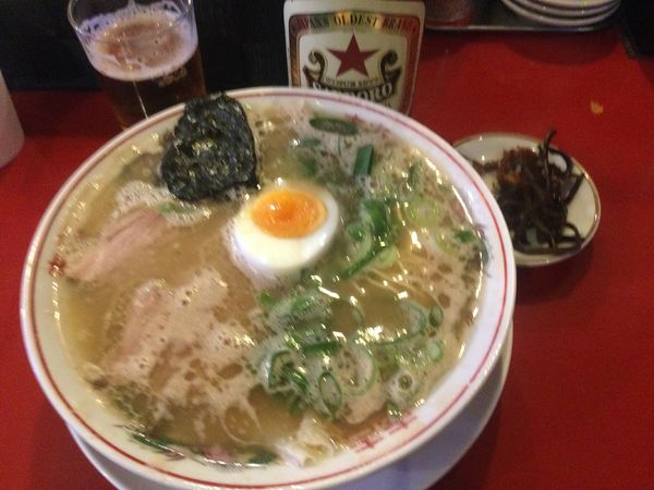 「サッポロラガー赤星・中瓶→らーめん(¥600+750)」@中洲屋台 長浜ラーメン 初代 健太の写真
