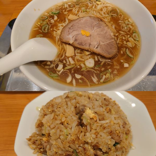 「ラーメン 半チャーハン」@煮干しだし醤油ラーメン 桂の写真
