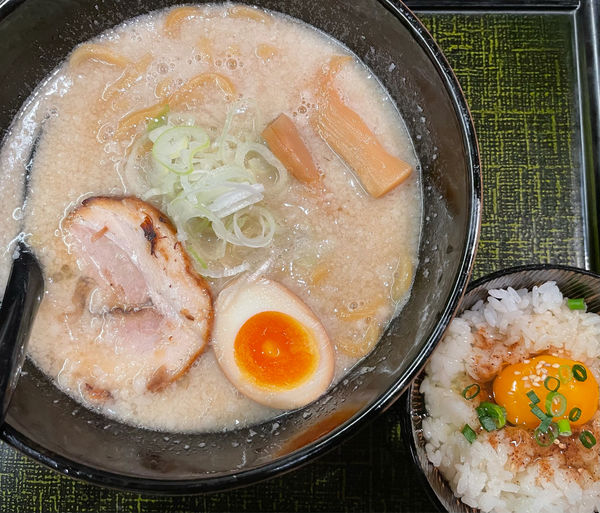 「裏竹虎ラーメン＋たまごかけめし」@麺匠 竹虎の写真