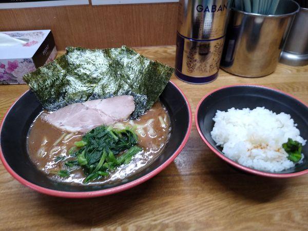 「ラーメン 700円 ∞ライス (サービス)」@麺家 紫極の写真