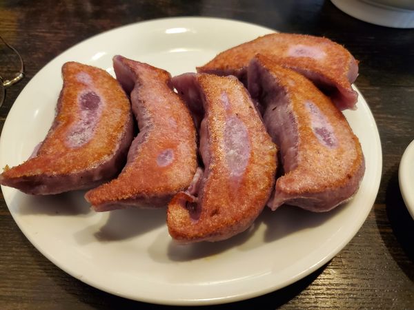 「紫いも餃子」@大八勝山の写真