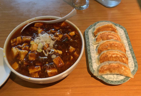 「マーボー麺(刀削麺) 焼き餃子」@西安刀削麺 天戸店の写真