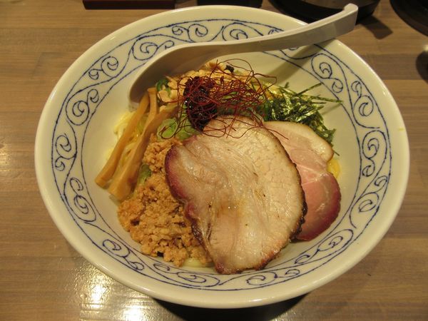 「限定　和節汁なし担々麺（８５０円）＋チャーシュー１５０円」@麺屋 必道の写真