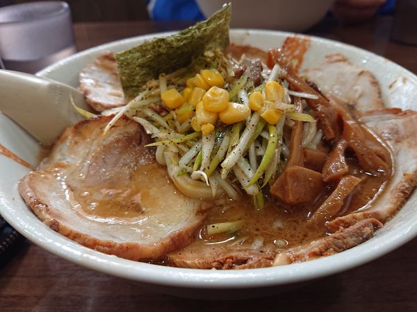 「みそらいおんチャーシュー(サービス中盛り)」@らーめん治 らいおん 百草店の写真