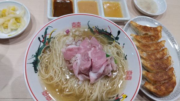 「塩ラーメン＋餃子6個」@ぷれじでんとの写真