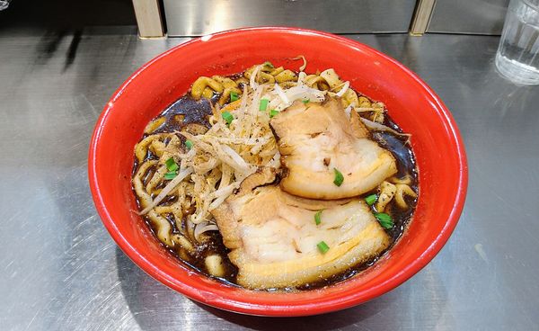 「ブラックらーめん」@麺創研 紅 BLACKの写真