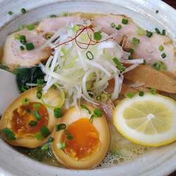 鶏白湯らーめん塩全部のせ(¥950)