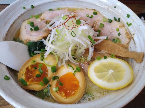 「鶏白湯らーめん塩全部のせ(¥950)」@大葉の写真