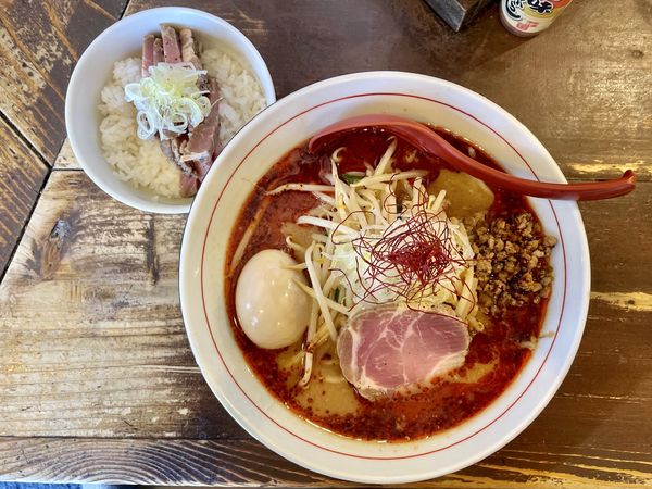 「辛味噌らーめん＋ランチチャーシュー丼＋味玉（サービス）」@東京味噌らーめん 鶉の写真