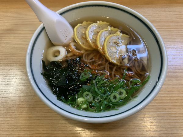 「辛子蓮根そば 530円」@まるまるうどん 新幹線熊本店の写真