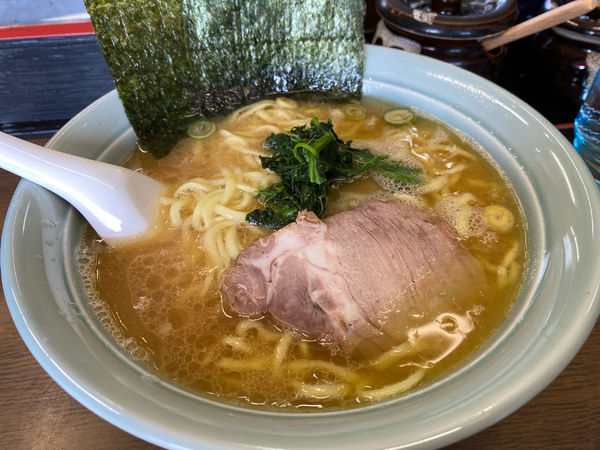 「中盛りかためより硬め鶏油多め」@寿々㐂家の写真