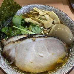 柚子あご煮干しそば　チャーシュー２枚炭火　メンマ　味玉