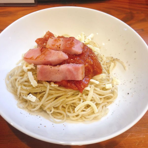 「ベーコンのガーリックトマトソース　200円」@麺＆cafe Coi.Coi.の写真