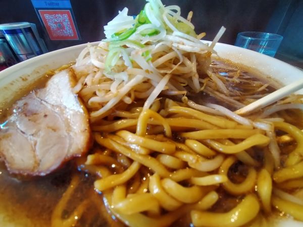 「伏竜ラーメン・大（黒醤油・麺硬め・脂・にんにく）」@らーめん伏竜 本店の写真