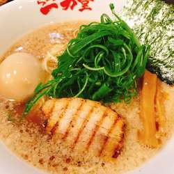 ラーメン＋半熟味玉　８５０円