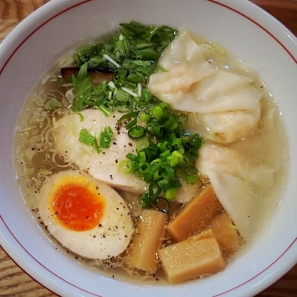 「【期間限定】海老ワンタン麺 ８５０円」@らぁ麺屋まるわの写真