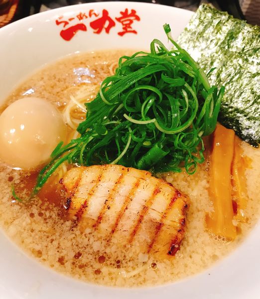 「ラーメン＋半熟味玉　８５０円」@らーめん 三田一力堂の写真