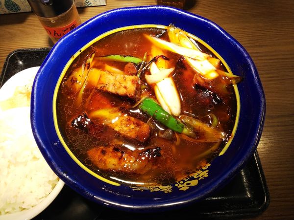 「ネギらーめん旨辛＋半ライス　830＋100円（税別）」@中華飯店 幡龍 弘前城東店の写真