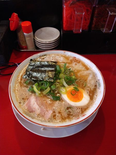 「らーめん+追いトゥル　800円」@中洲屋台 長浜ラーメン 初代 健太の写真