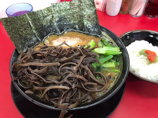 「豚骨醤油　キクラゲ　ライス小」@家系ラーメン 王道 いしいの写真