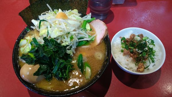 「中盛チャーシュー麺1000円+ライス150円+野菜畑100円」@厚木家の写真