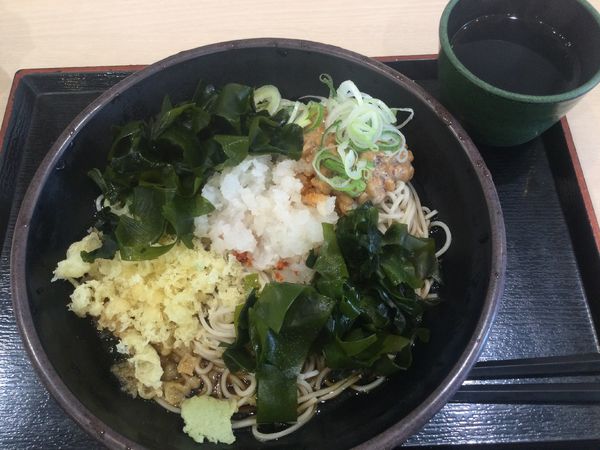 「朝そば鬼おろし・わかめ変更+納豆（￥360）」@ゆで太郎 錦町店の写真