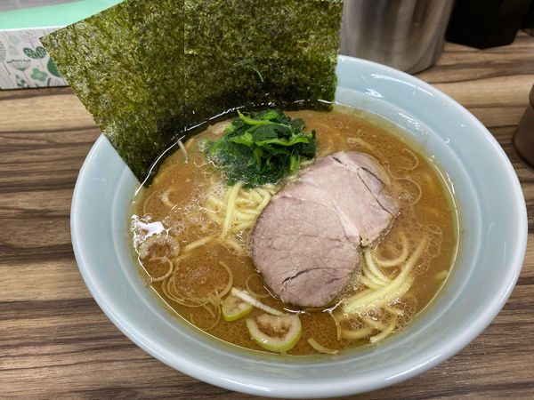 「並カタメ多めライス」@横浜ラーメン 武源家の写真