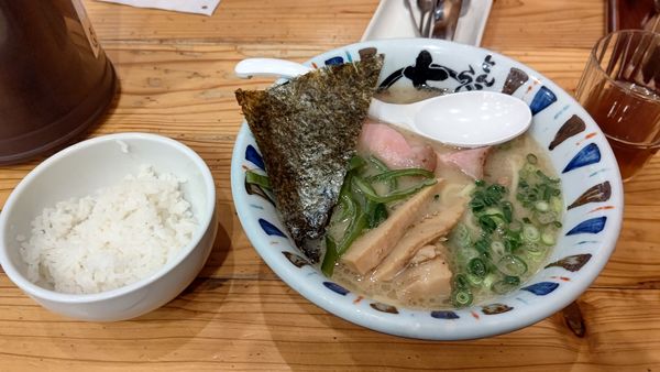 「こくまろらーめん（Bセット）」@とんこつラーメン 七志 港南台バーズ店の写真