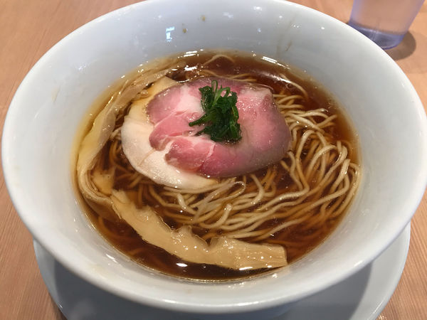 「醤油らぁ麺」@らぁ麺 はやし田 国立店の写真