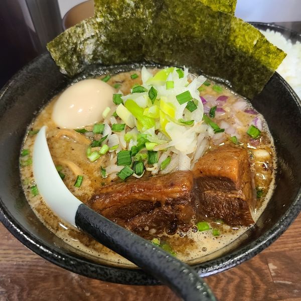 「特製味噌らーめん¥1000+ライス¥100」@らーめんぶたまろの写真