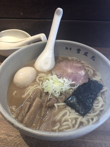 「大盛りらーめん味玉」@麺屋吉左右の写真