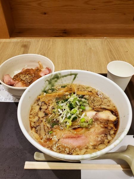 「こってり背脂正油らーめん　ミニチャーシュー丼」@G麺7-01の写真