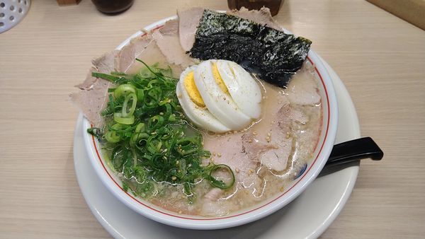 「特製淡口豚骨ラーメン¥1080+替え玉¥100-」@空ノ色 王子店の写真