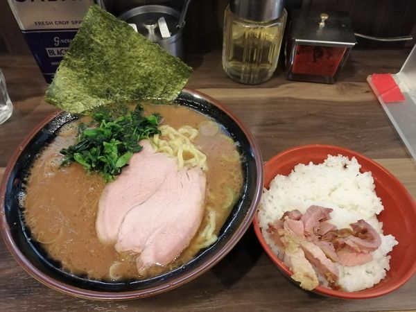 「ラーメン　800円　小ライス　120円」@神田ラーメン わいず 神田本店の写真