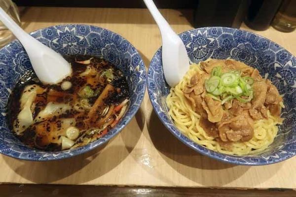 「ワンタンつけ麺　800円」@肉厚わんたん麺と手作り焼売 ら麺亭 浅草支店の写真