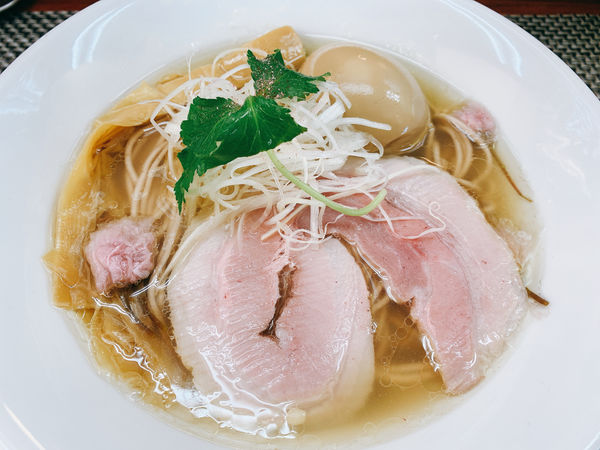 「桜咲く鯛煮干し鶏貝塩 貝めし付き」@麺や 睡蓮の写真