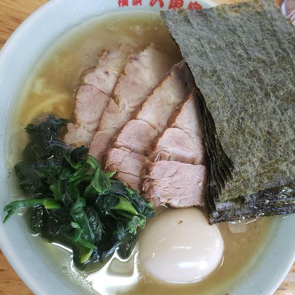 「チャーシュー麺、のり、味玉」@六角家 本店の写真