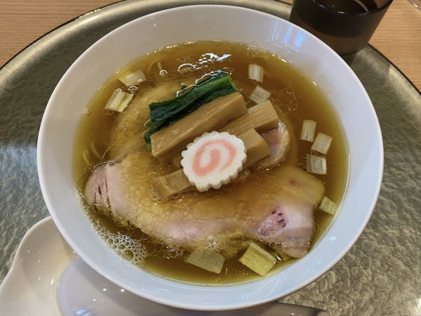 「羅臼昆布と鮭節の中華そば （もろみポーク2枚）」@中華そば 深緑の写真