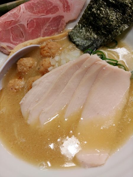 「濃厚鶏白湯そば・チャーシュー＆つくね増し」@麺屋 ゆるり。の写真