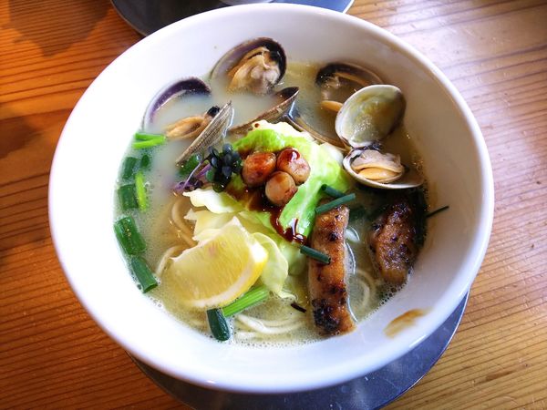 「【限定】あさりと帆立の白湯そば　880円」@中華そば ひらこ屋 㐂ぼしの写真