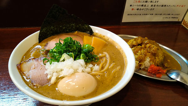 「限定/僕ら15日間の濃厚豚骨煮干らーめん+クリーミーカレー」@らーめん 五ノ神精肉店 煮干し編の写真